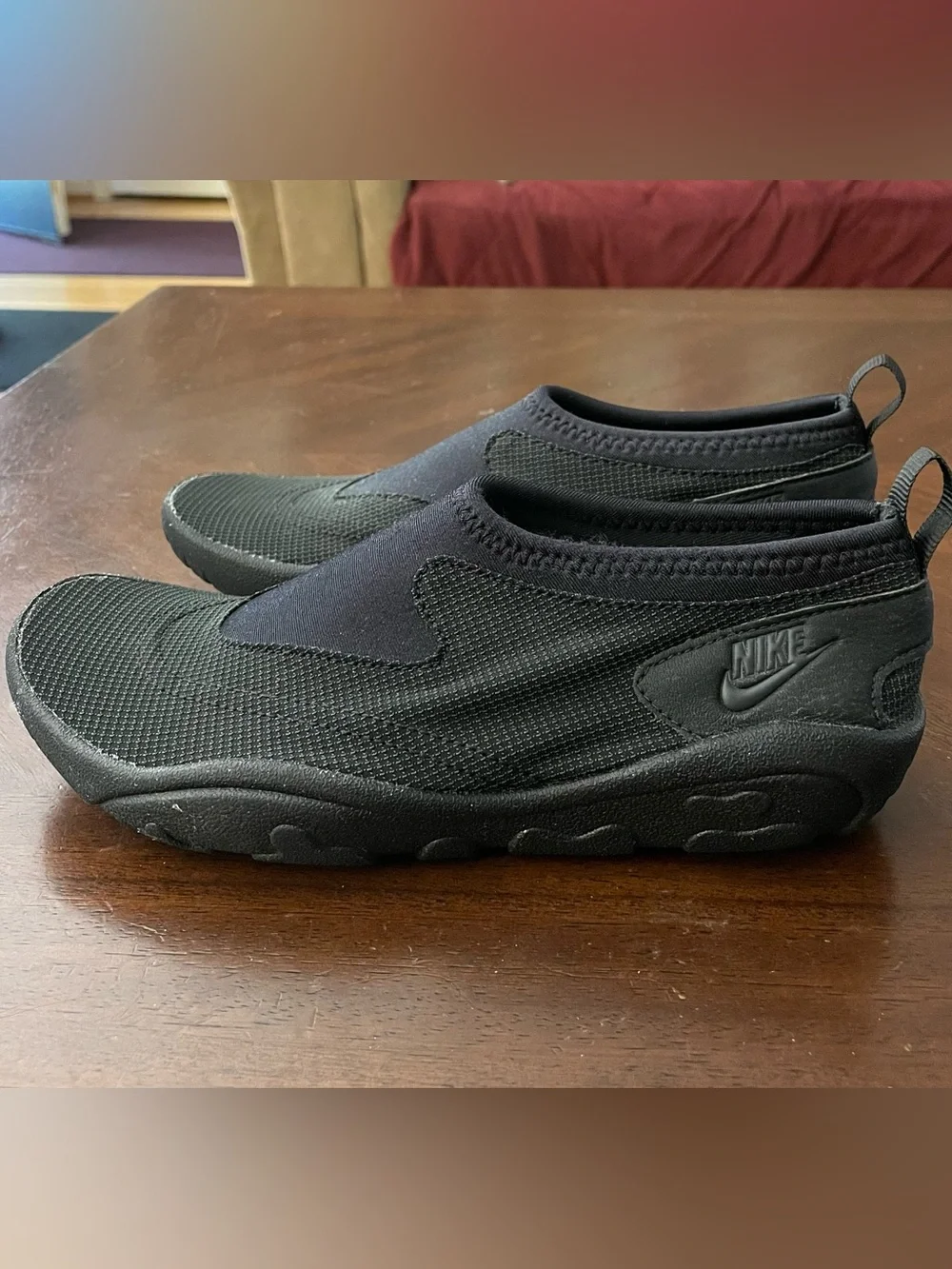 NIKE WATER SHOES SZ 6